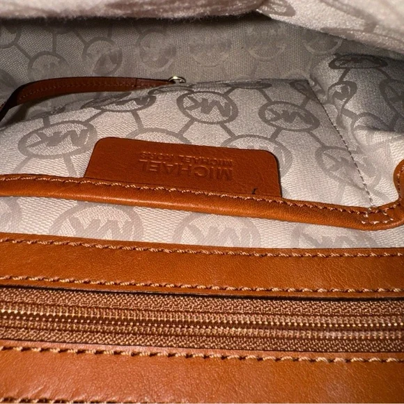 Michael Kors Hamilton Large Stripe Canvas Tote
Limited Edition Red and Cream - Picture 6 of 11